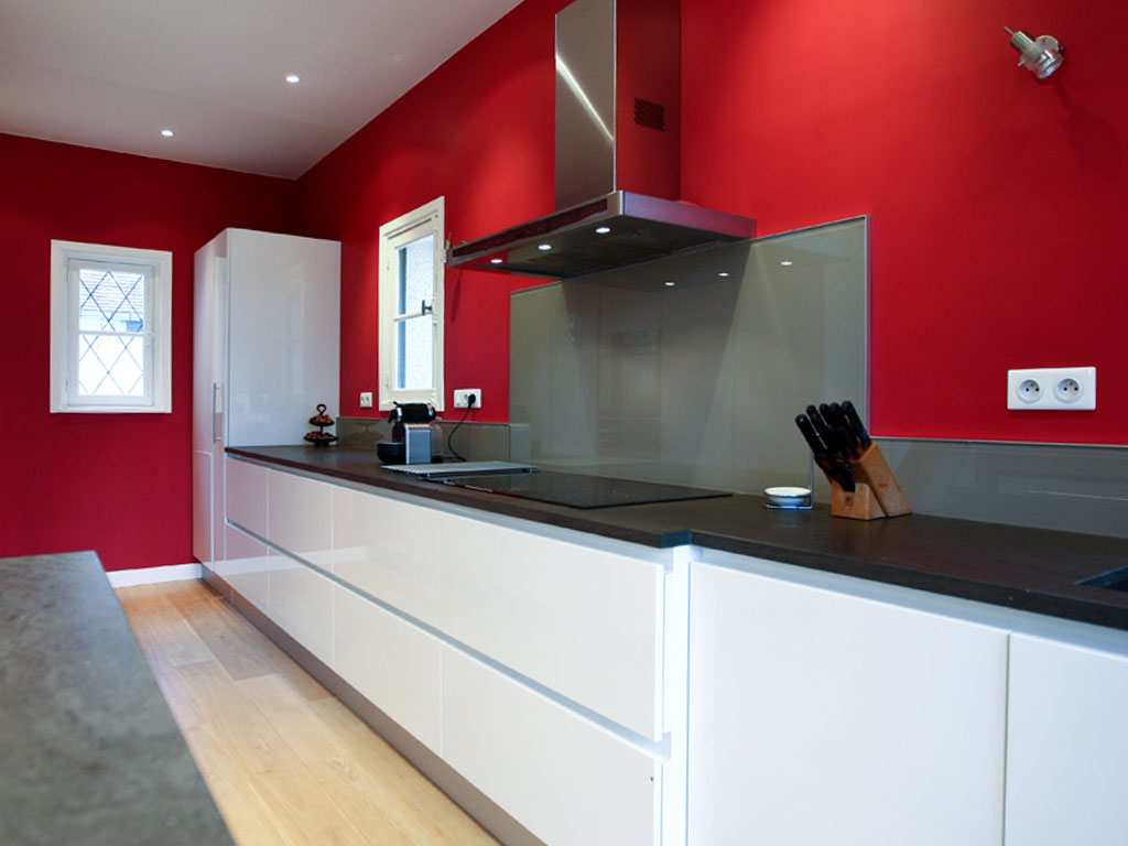 cuisine rouge et moderne